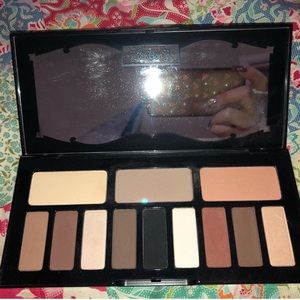 KVD shade and light palette